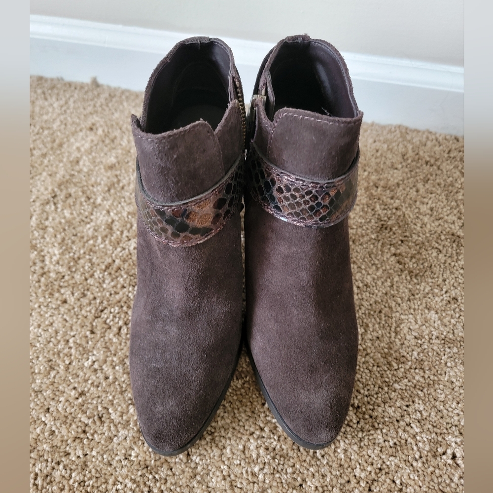 Donald J Pliner Selita 8M Suede Booties - Picture 5 of 9